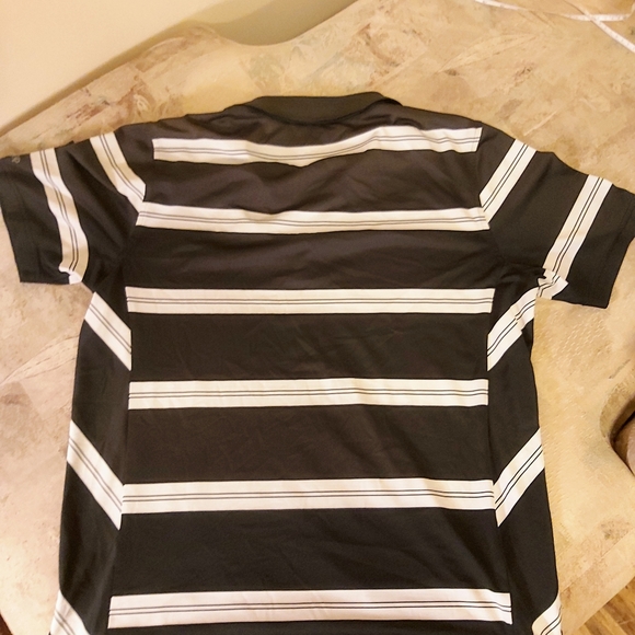 Large IZOD Men's T-Shirt - Picture 5 of 5